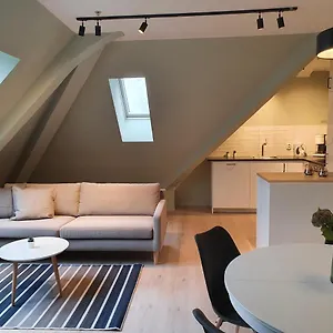 Kong Oscars Apartment